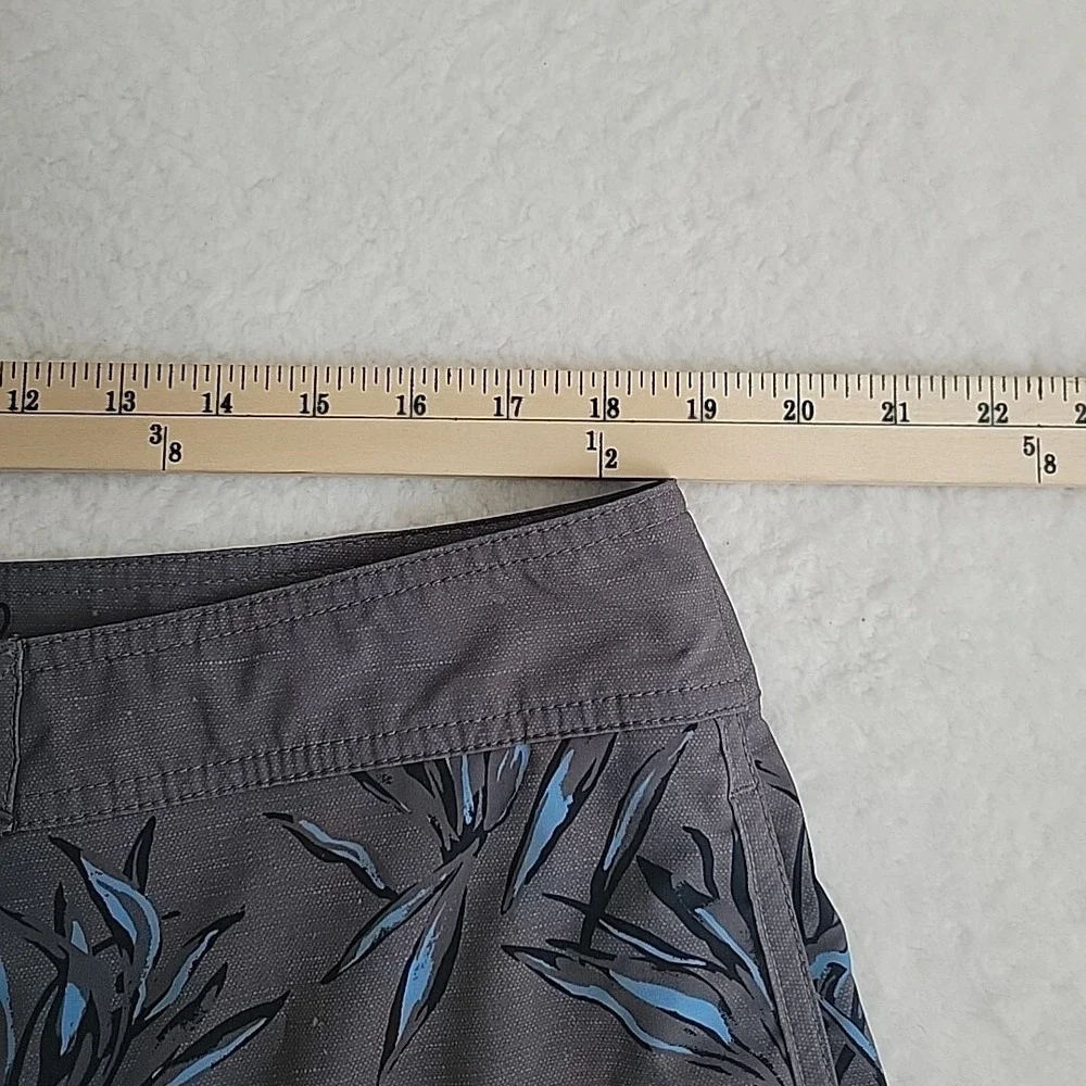Travis Mathew Mens Swim Trunks Board Shorts 38 Floral All Over Print Grey‎